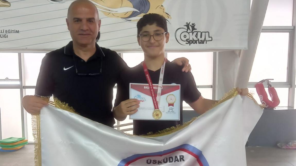 Okulumuz öğrencisi Marwan Baraka 200 metre kelebek yüzme yarışması Marmara birincisi olmuştur.