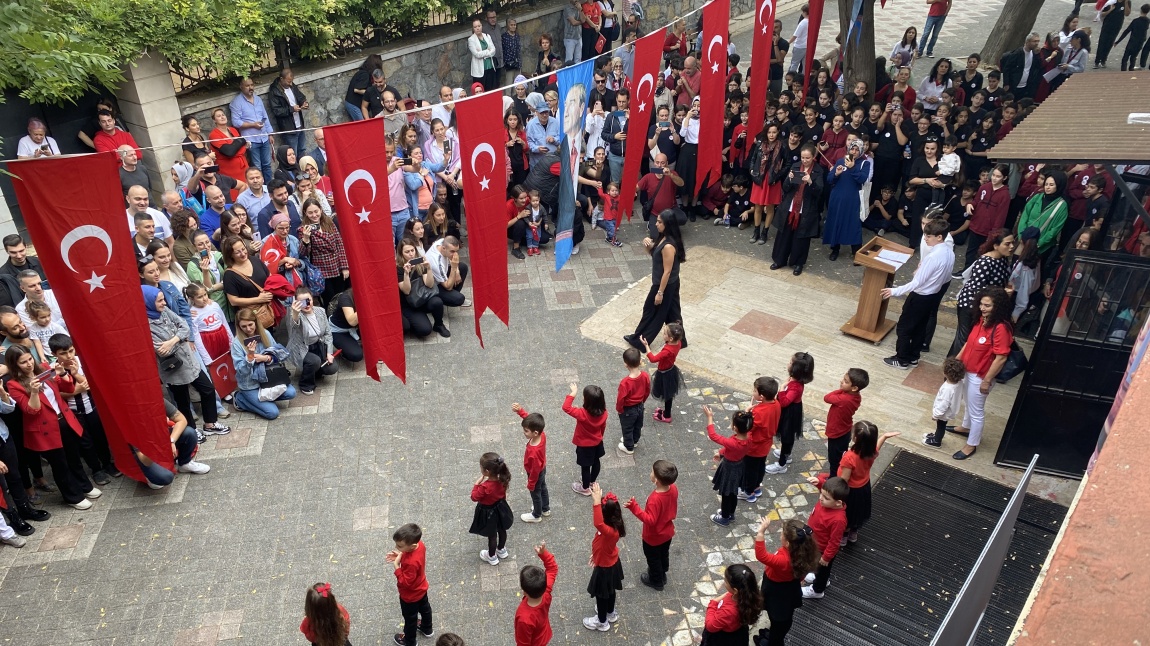 Selimiye Ortaokulu Cumhuriyetimizin 100.yılını coşkuyla kutladı.